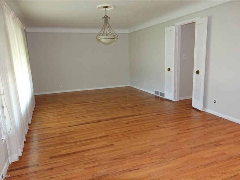 1661 Chelmsford Road , Mayfield Heights, OH 44124 Photo 6