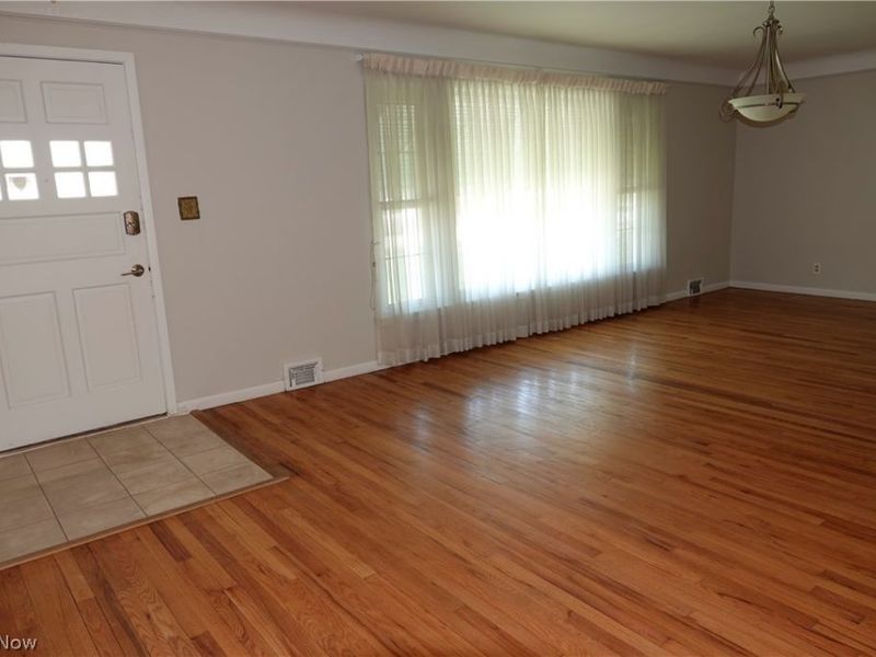 1661 Chelmsford Road , Mayfield Heights, OH 44124 Photo 7