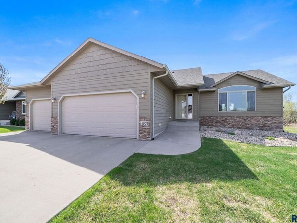 4007 W 77th St, Sioux Falls, SD 57108