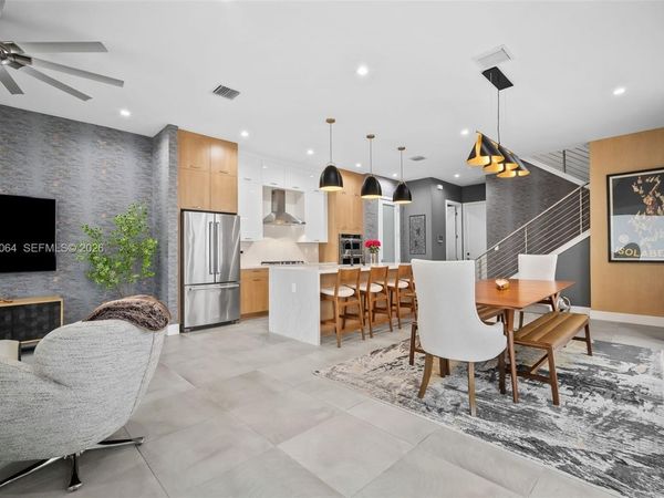 4392 NW 80 Ave , Doral, FL 33166