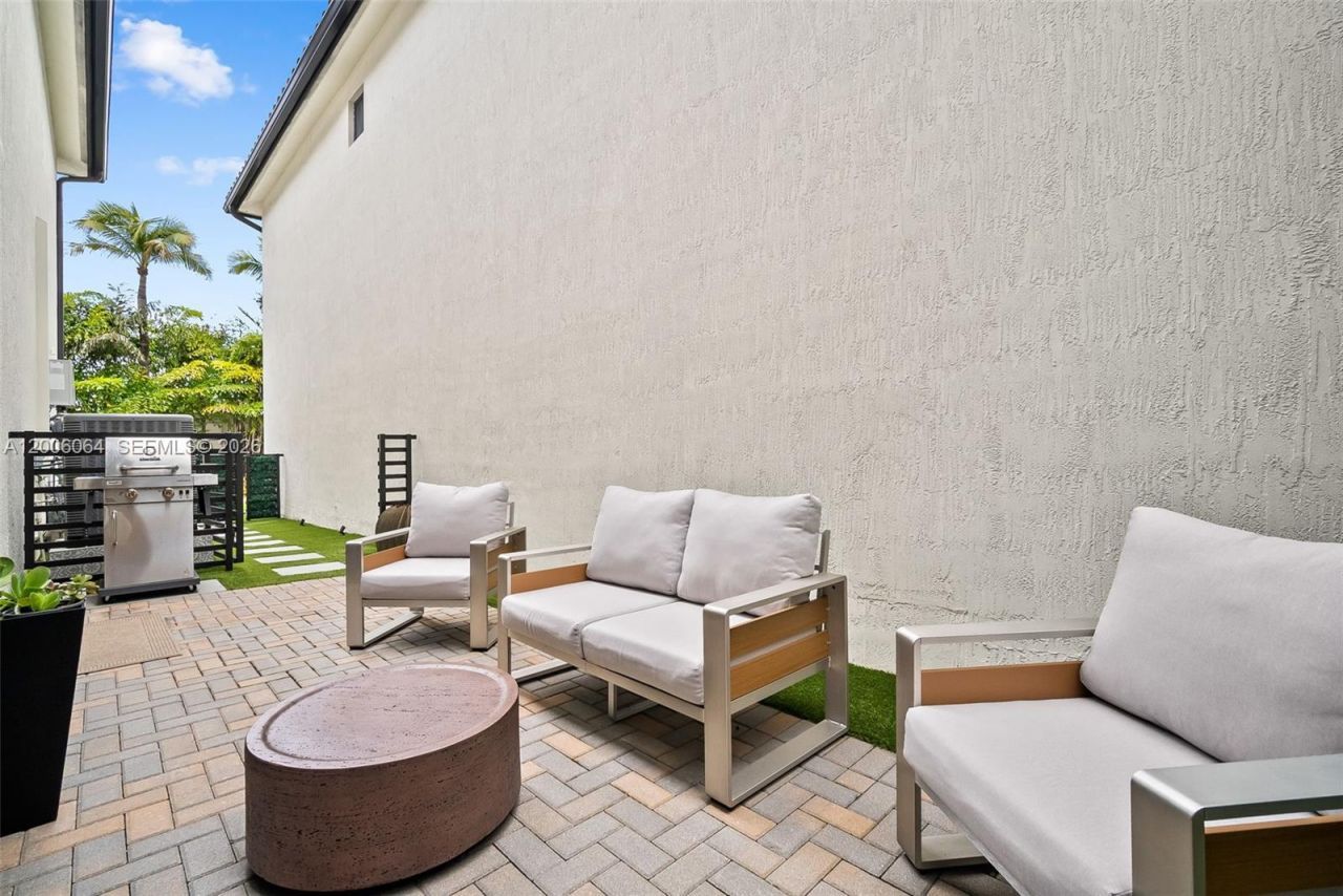 4392 NW 80 Ave , Doral, FL 33166 Photo