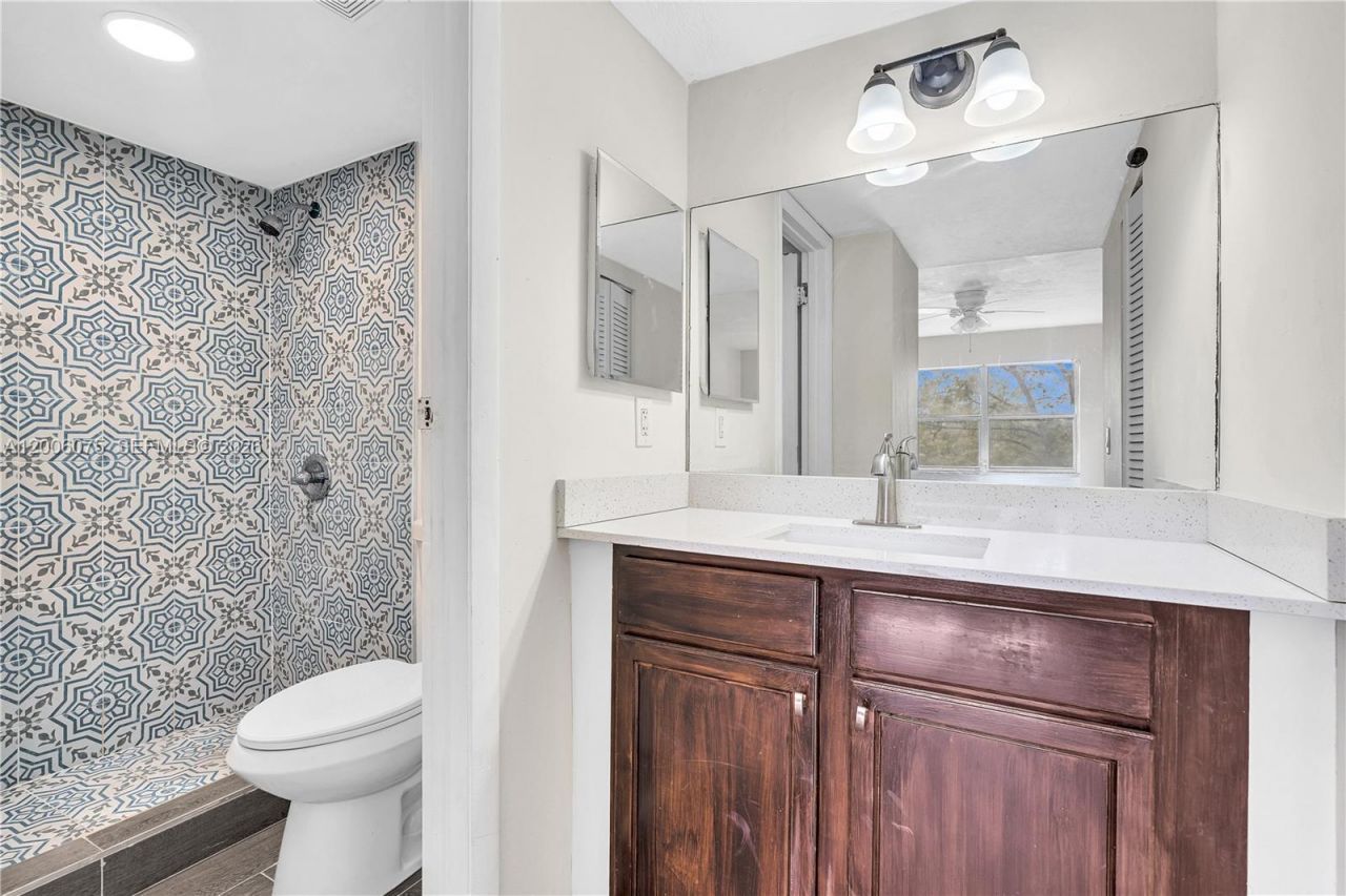 3360 Spanish Moss Ter, Unit 305, Lauderhill, FL 33319 Photo