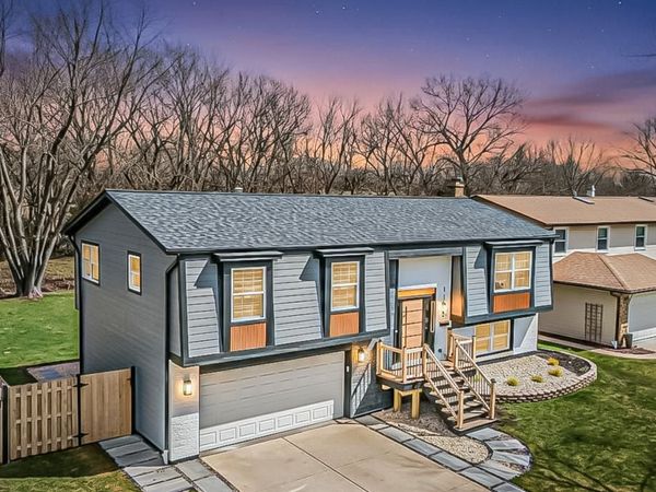 1135 N King Charles Court , Palatine, IL 60067