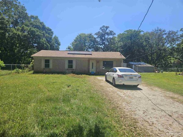 4915 Tulip Dr, Pensacola, FL 32506