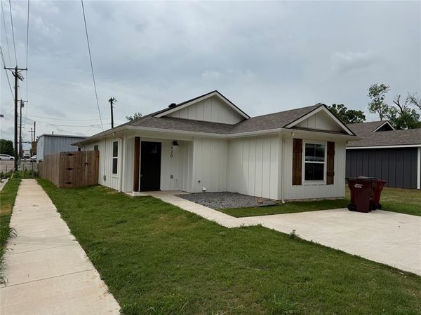 420 E 5th Street, Bonham, TX 75418