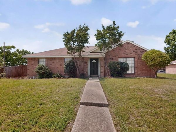 2305 Rockbluff Court, Rowlett, TX 75088