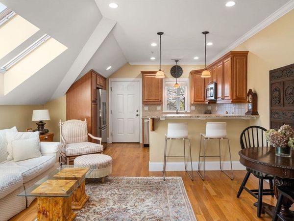 23 Robbins St, Unit 3-1, Waltham, MA 02453