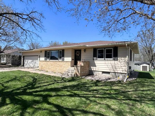 305 9th Avenue SE, Waseca, MN 56093