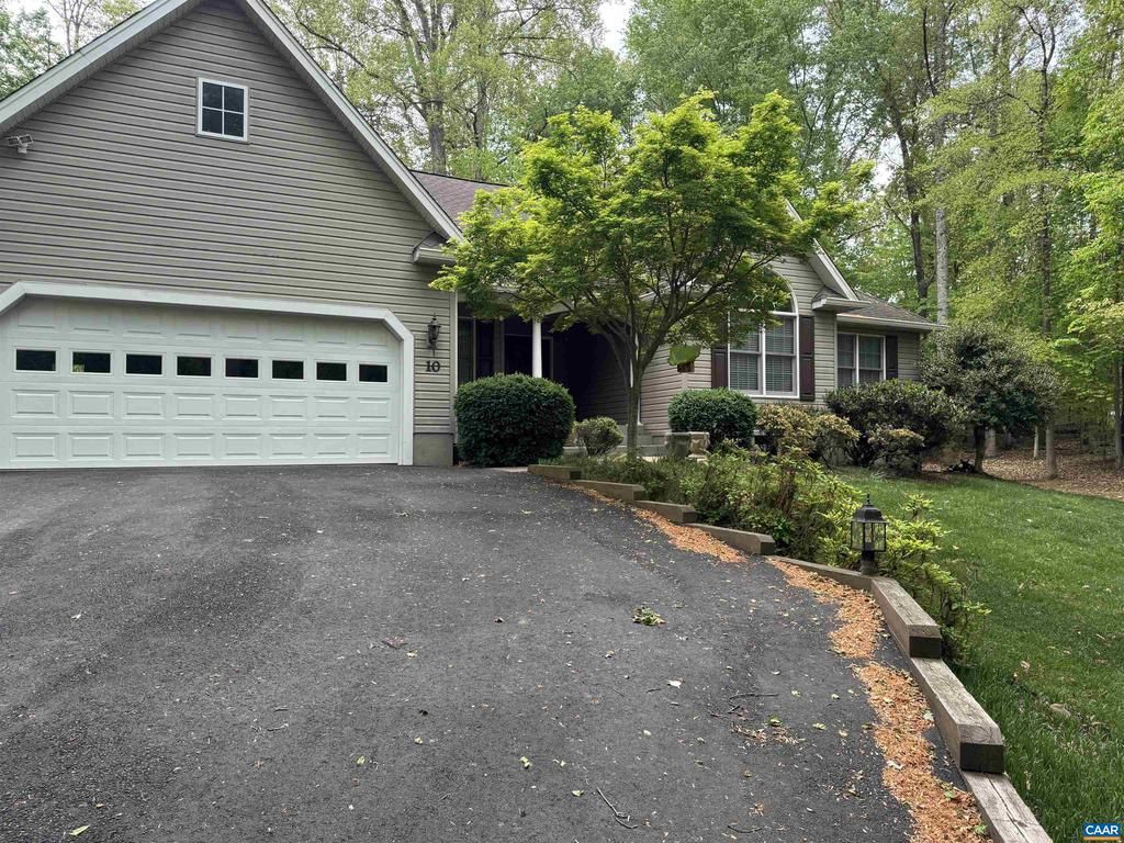 10 Locks Rd , Palmyra, VA 22963 Main Photo