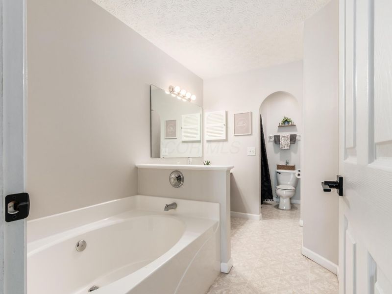 1684 Eastbrook Drive N, Columbus, OH 43223 Photo 13