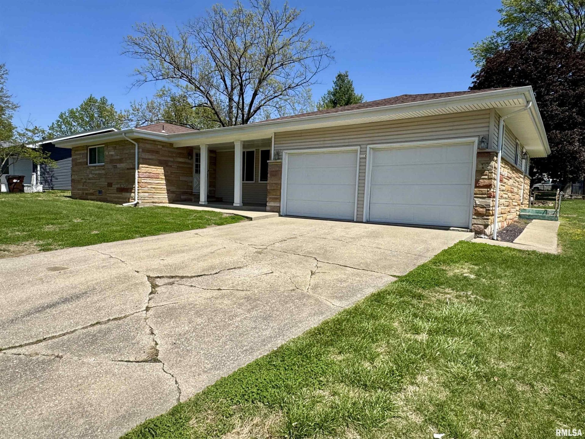 1114 Ruth Place, Pawnee, IL 62558 Main Photo