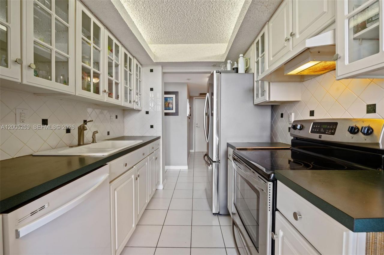 2555 Collins Ave, Unit 1002, Miami Beach, FL 33140 Photo