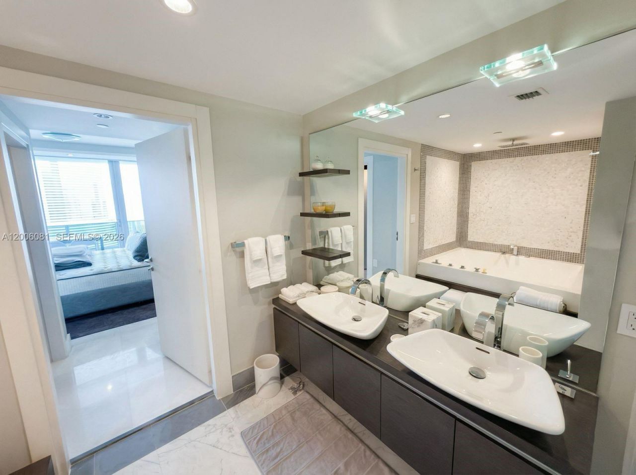 200 Biscayne Blvd Way, Unit 4310, Miami, FL 33131 Photo