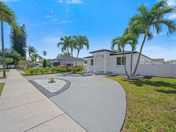5580 Plunkett St , Hollywood, FL 33021