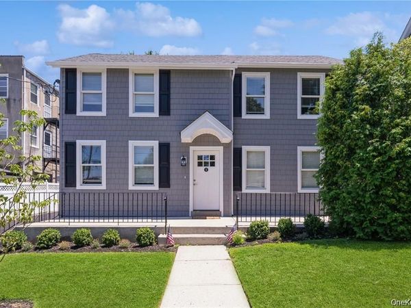 5 Carlton Avenue , Port Washington, NY 11050