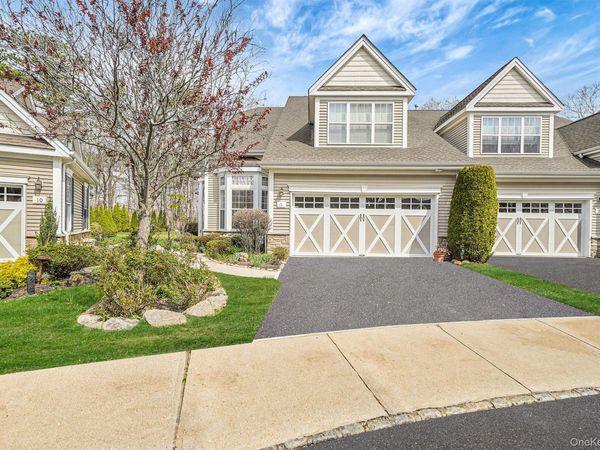 11 Ovation Place , Eastport, NY 11941