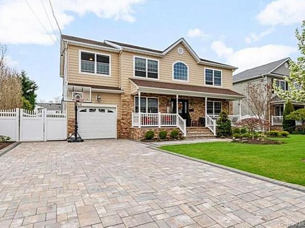 111 Charles Street, Unit B, Massapequa, NY 11758