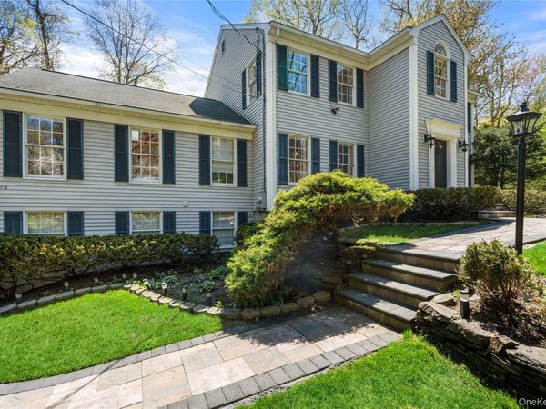 8 Dogwood Road , Stony Brook, NY 11790