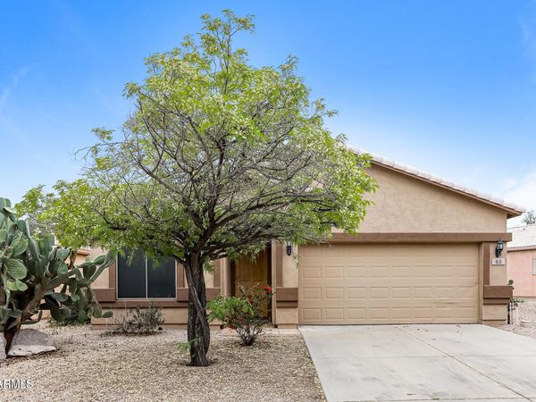 65 E SADDLE Way, San Tan Valley, AZ 85143