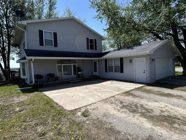 814 Oskaloosa Road, Beacon, IA 52534