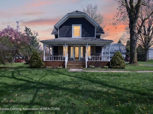 813 S Putnam Street, Williamston, MI 48895