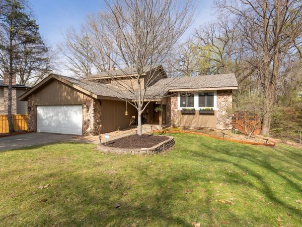 9515 Risewood Circle, Eden Prairie, MN 55347