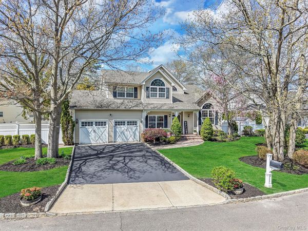 9 Tuthill Creek Drive , Blue Point, NY 11772