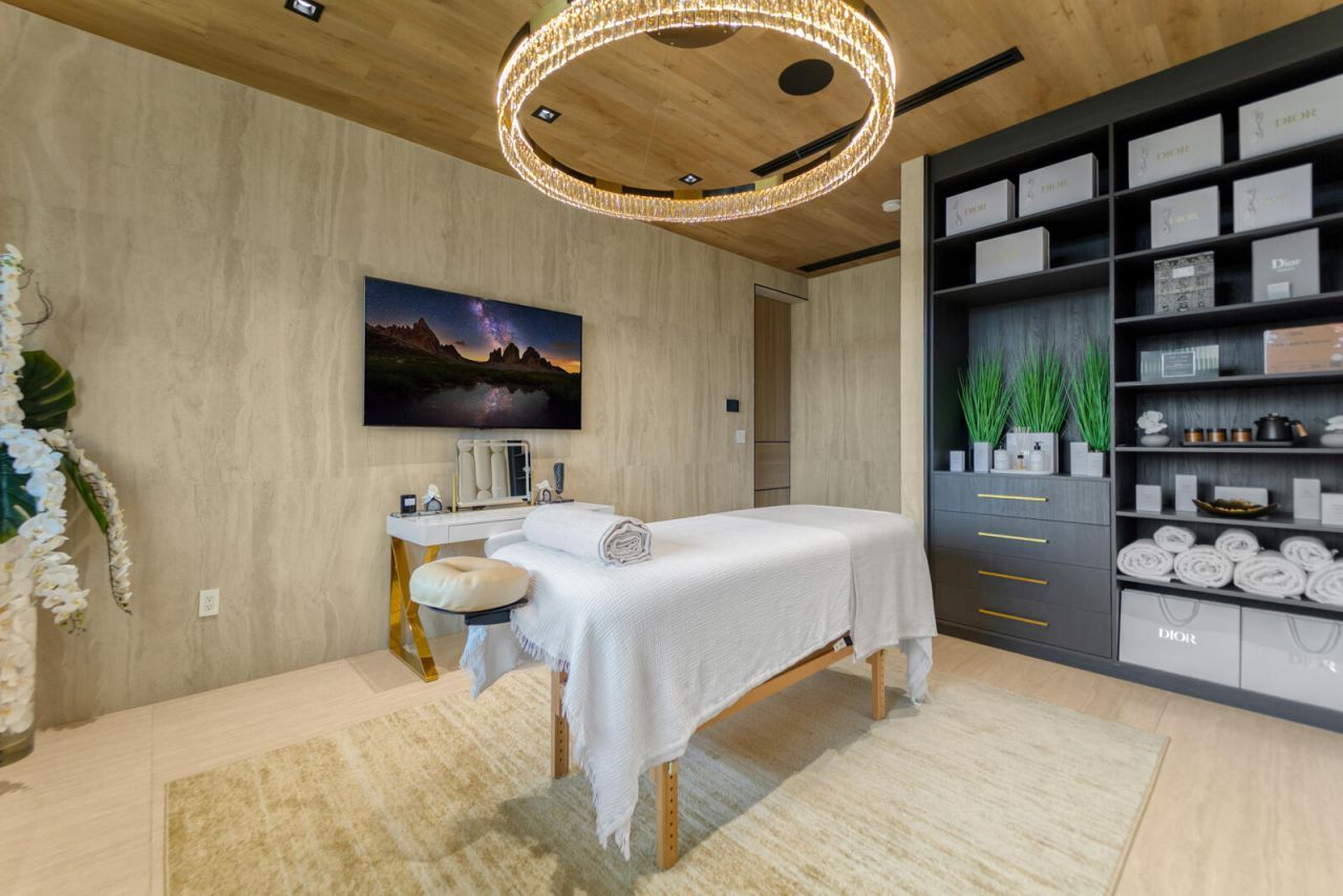 513 Middle River Drive, Fort Lauderdale, FL 33304 Photo