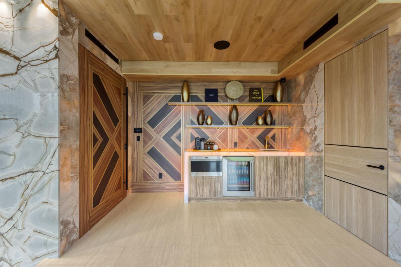 513 Middle River Drive, Fort Lauderdale, FL 33304 Photo