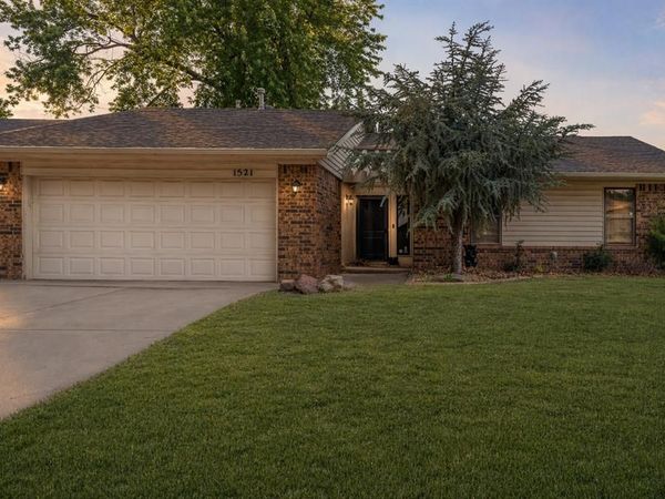 1521 NE 2nd Street, Moore, OK 73160