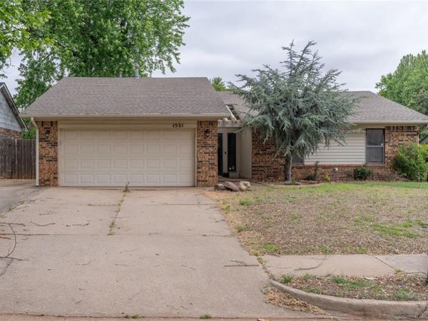 1521 NE 2nd Street, Moore, OK 73160