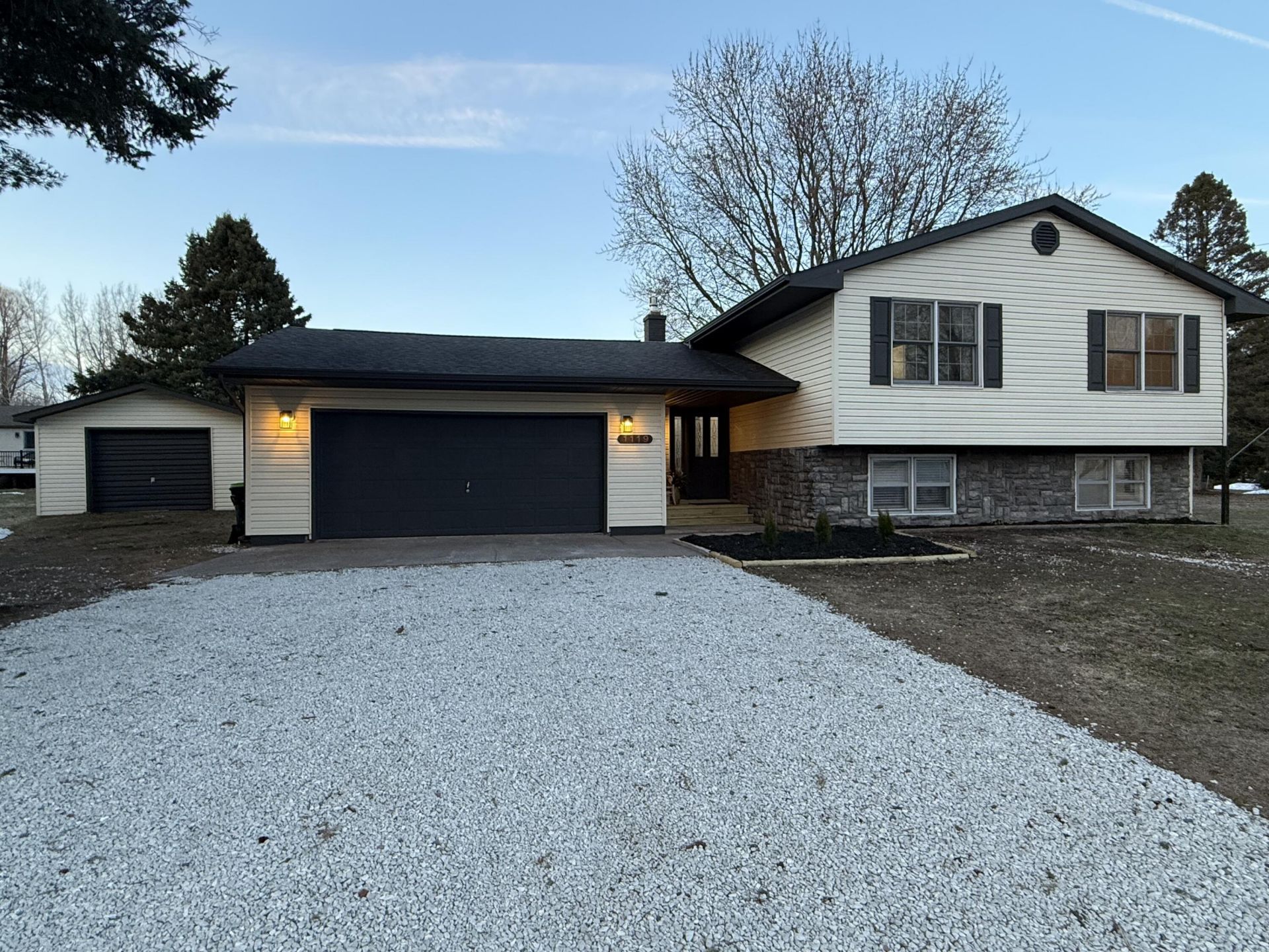 1119 E Spruce St, Sault Sainte Marie, MI 49783 Main Photo