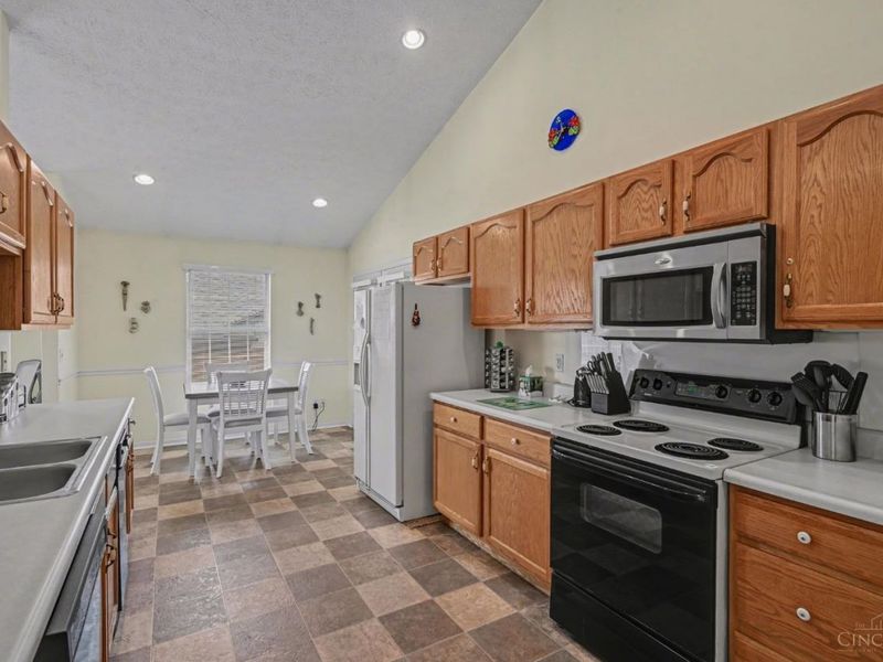 5337 Meadow Estates Drive, Cincinnati, OH 45247 Photo 11