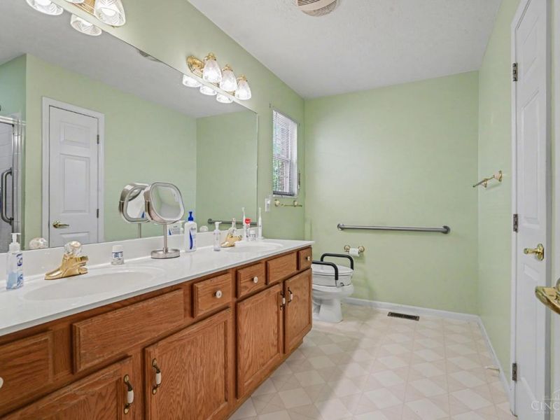 5337 Meadow Estates Drive, Cincinnati, OH 45247 Photo 19