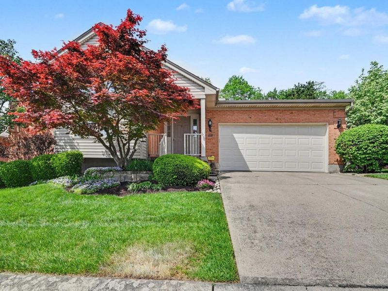 5337 Meadow Estates Drive, Cincinnati, OH 45247 Photo 2