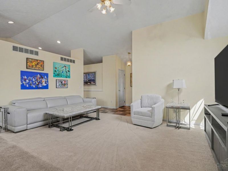 5337 Meadow Estates Drive, Cincinnati, OH 45247 Photo 7