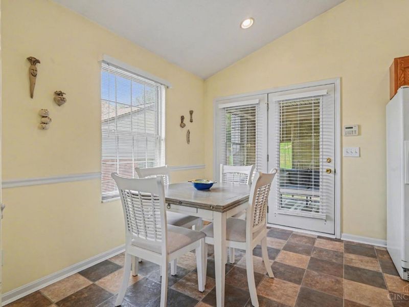 5337 Meadow Estates Drive, Cincinnati, OH 45247 Photo 9