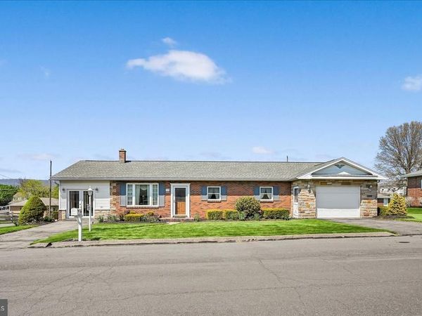 214 W MAPLE STREET , VALLEY VIEW, PA 17983