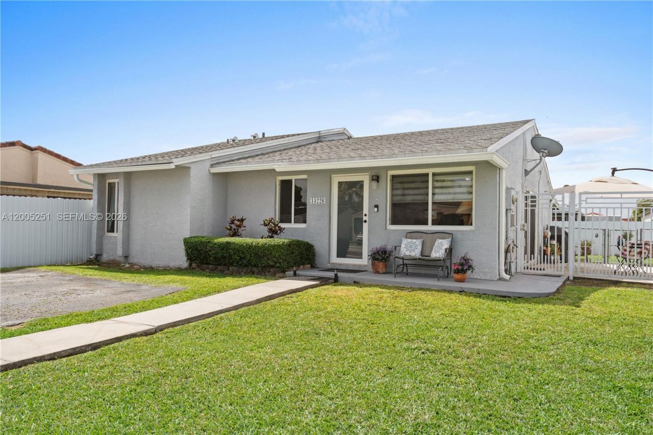 13226 NW 5th Ter, Miami, FL 33182 Photo