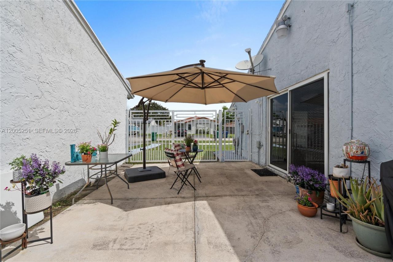 13226 NW 5th Ter, Miami, FL 33182 Photo
