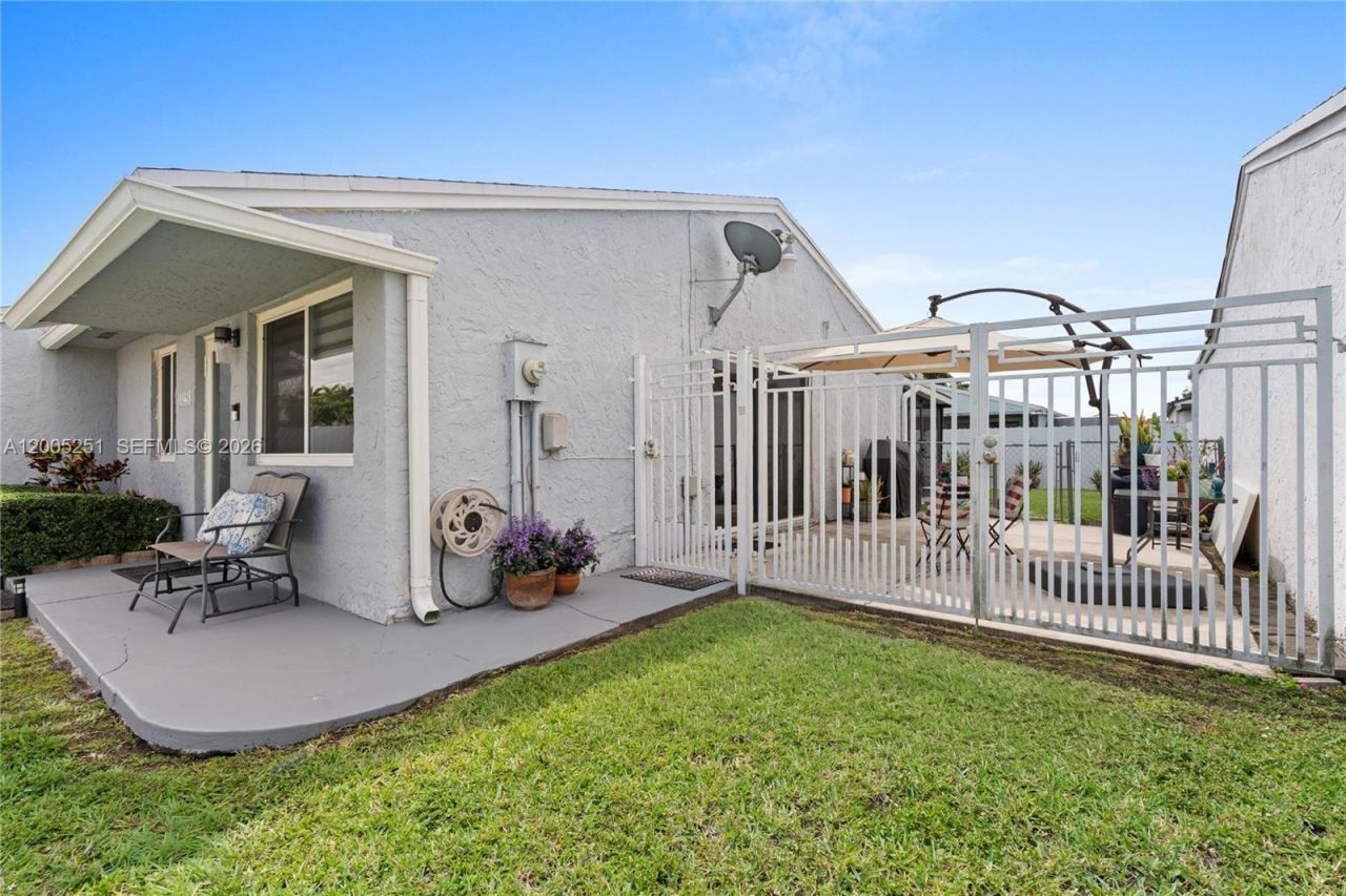 13226 NW 5th Ter, Miami, FL 33182 Photo