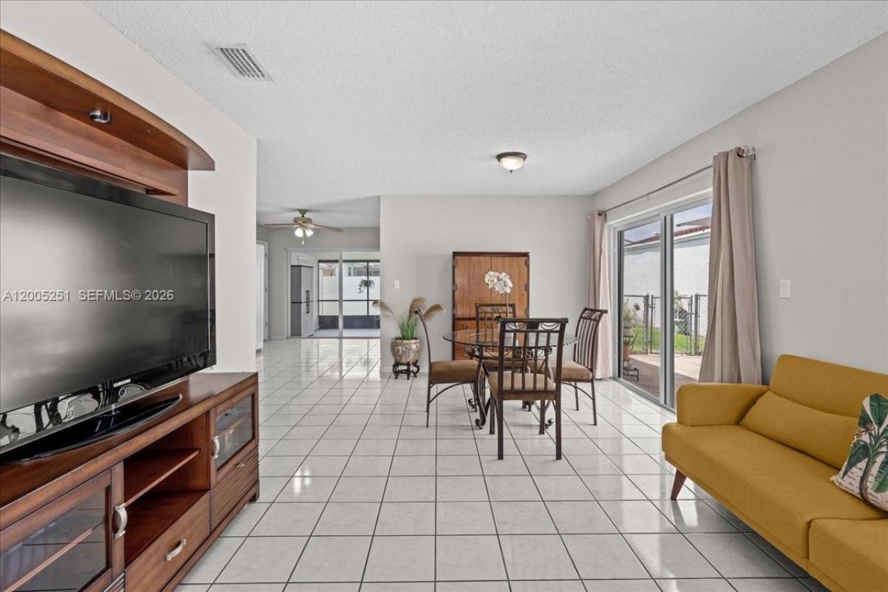 13226 NW 5th Ter, Miami, FL 33182 Photo