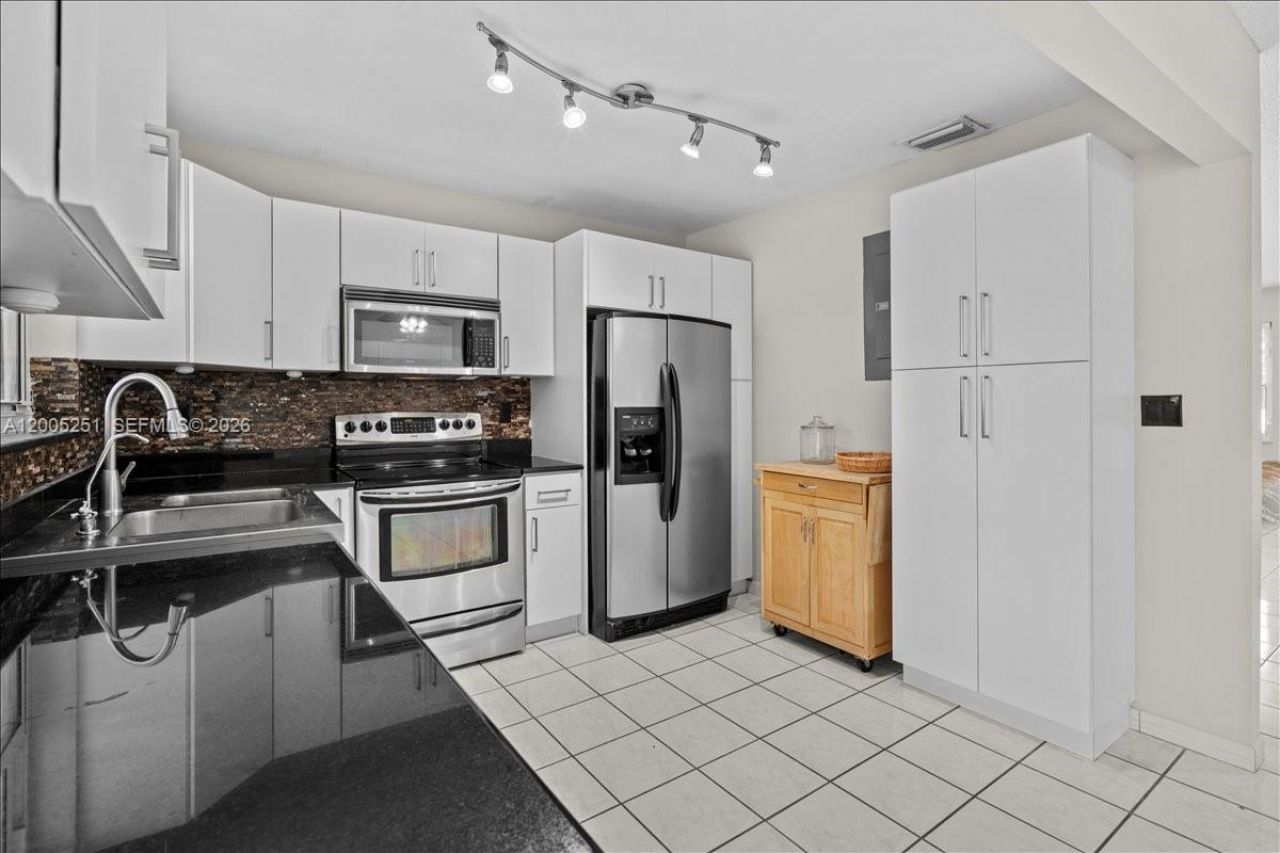 13226 NW 5th Ter, Miami, FL 33182 Photo