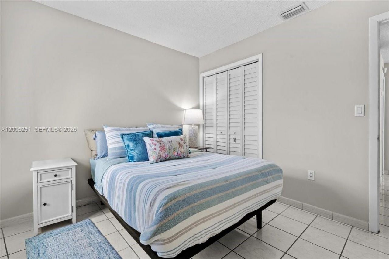 13226 NW 5th Ter, Miami, FL 33182 Photo