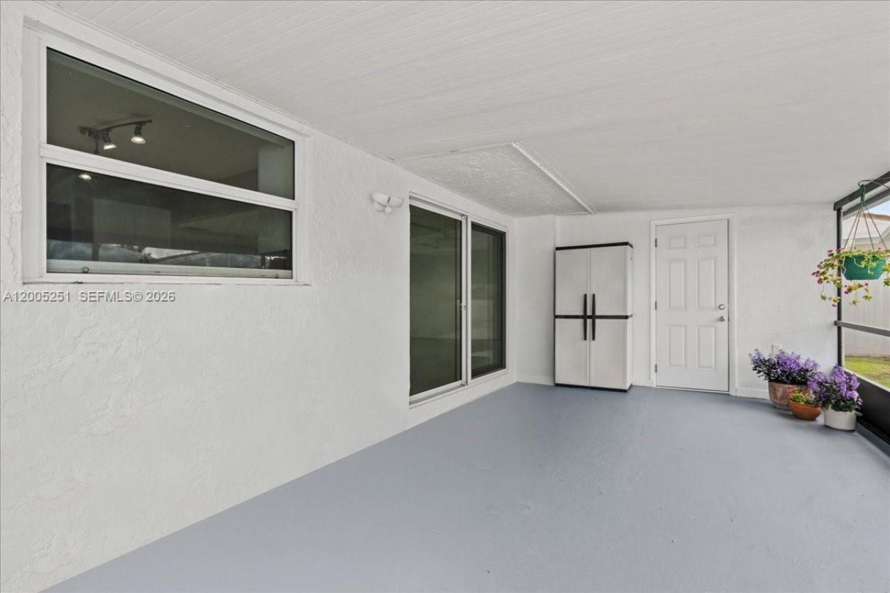 13226 NW 5th Ter, Miami, FL 33182 Photo