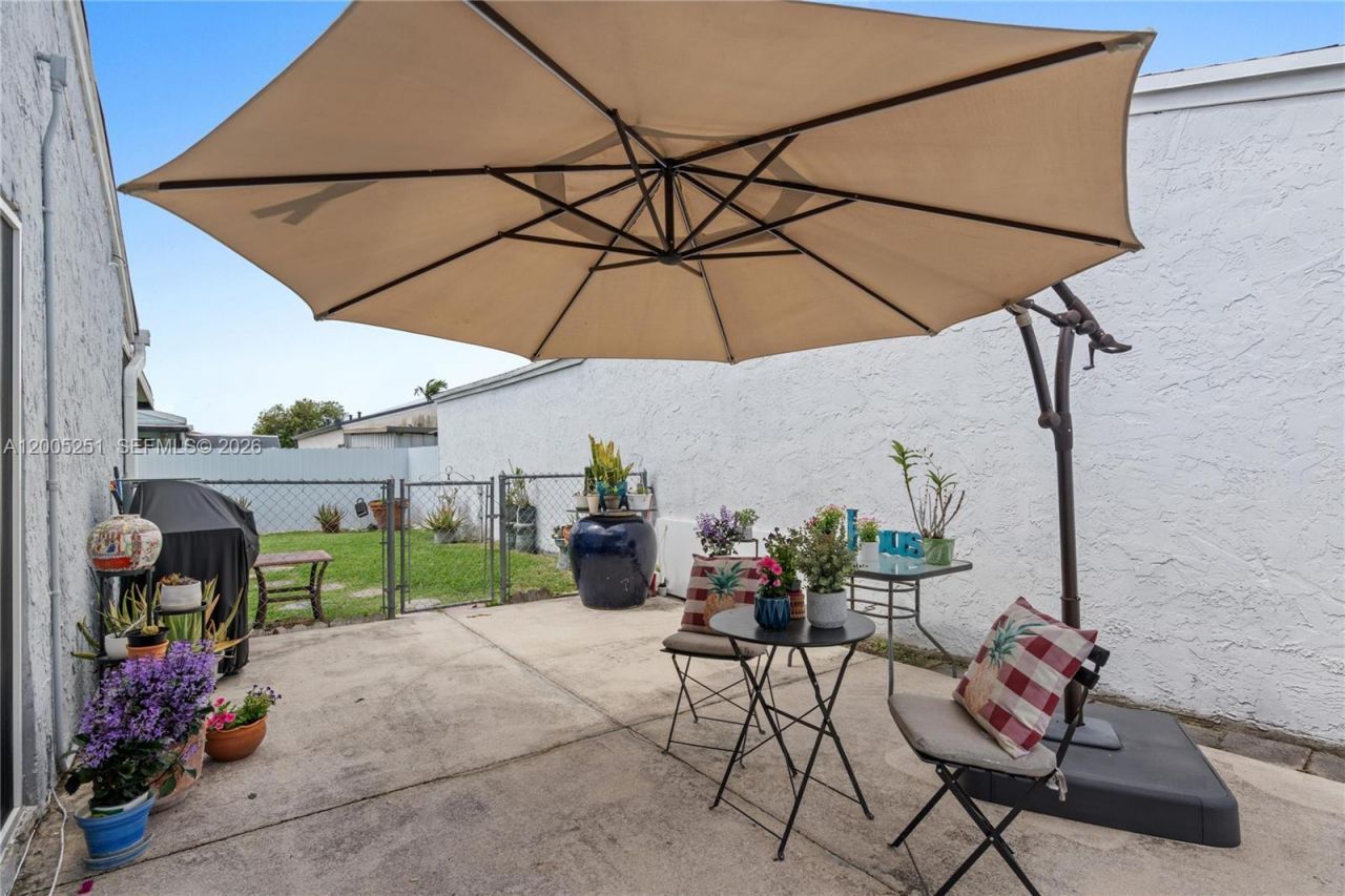 13226 NW 5th Ter, Miami, FL 33182 Photo