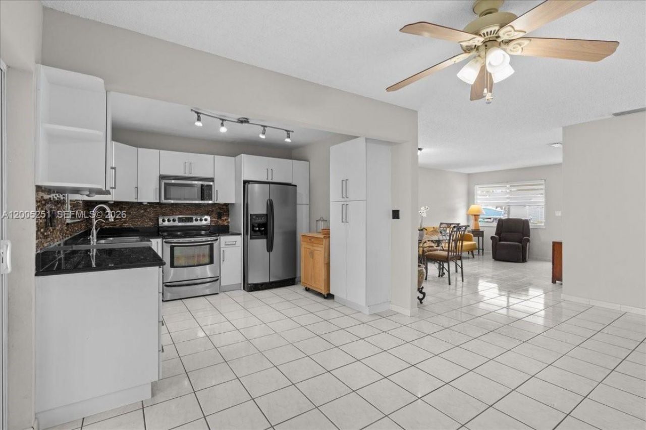 13226 NW 5th Ter, Miami, FL 33182 Photo