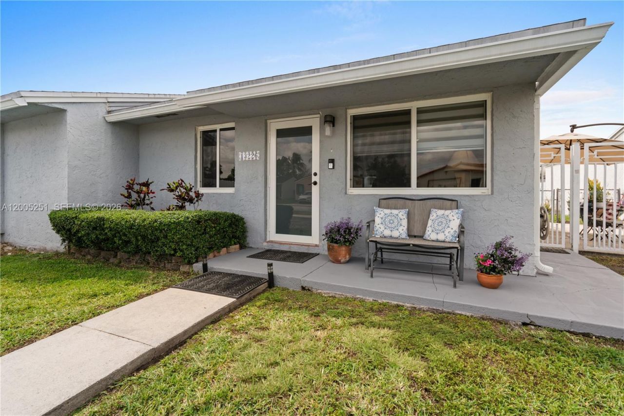 13226 NW 5th Ter, Miami, FL 33182 Photo
