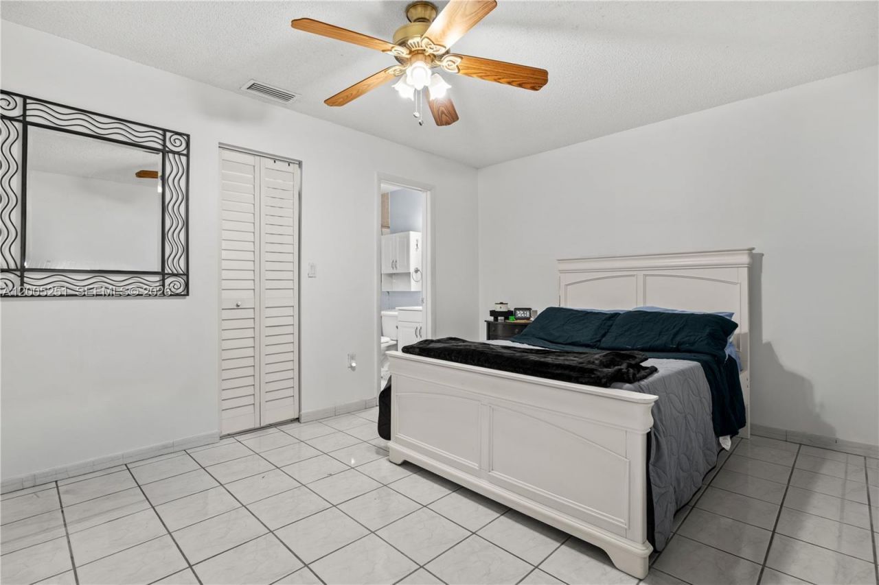 13226 NW 5th Ter, Miami, FL 33182 Photo