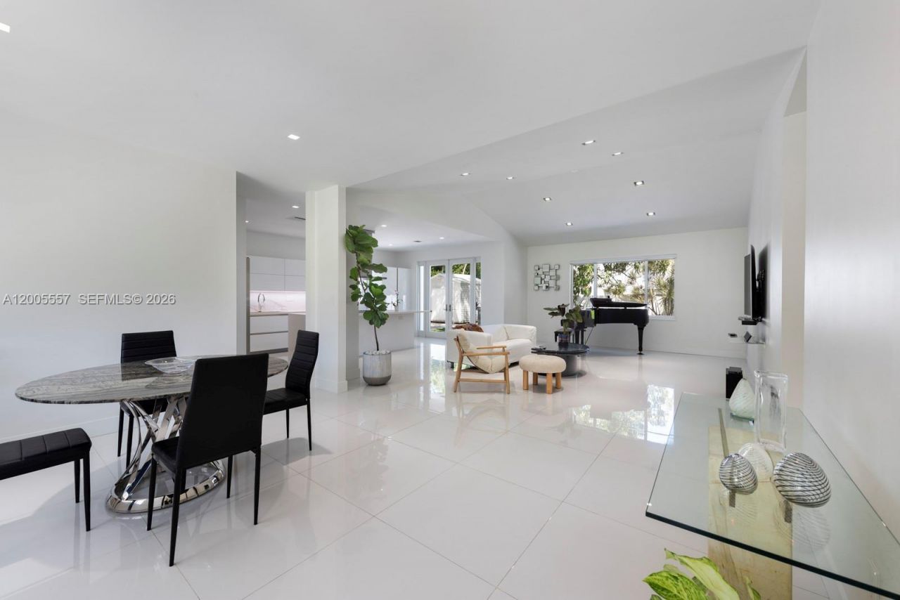 11555 Griffing Blvd, Biscayne Park, FL 33161 Photo